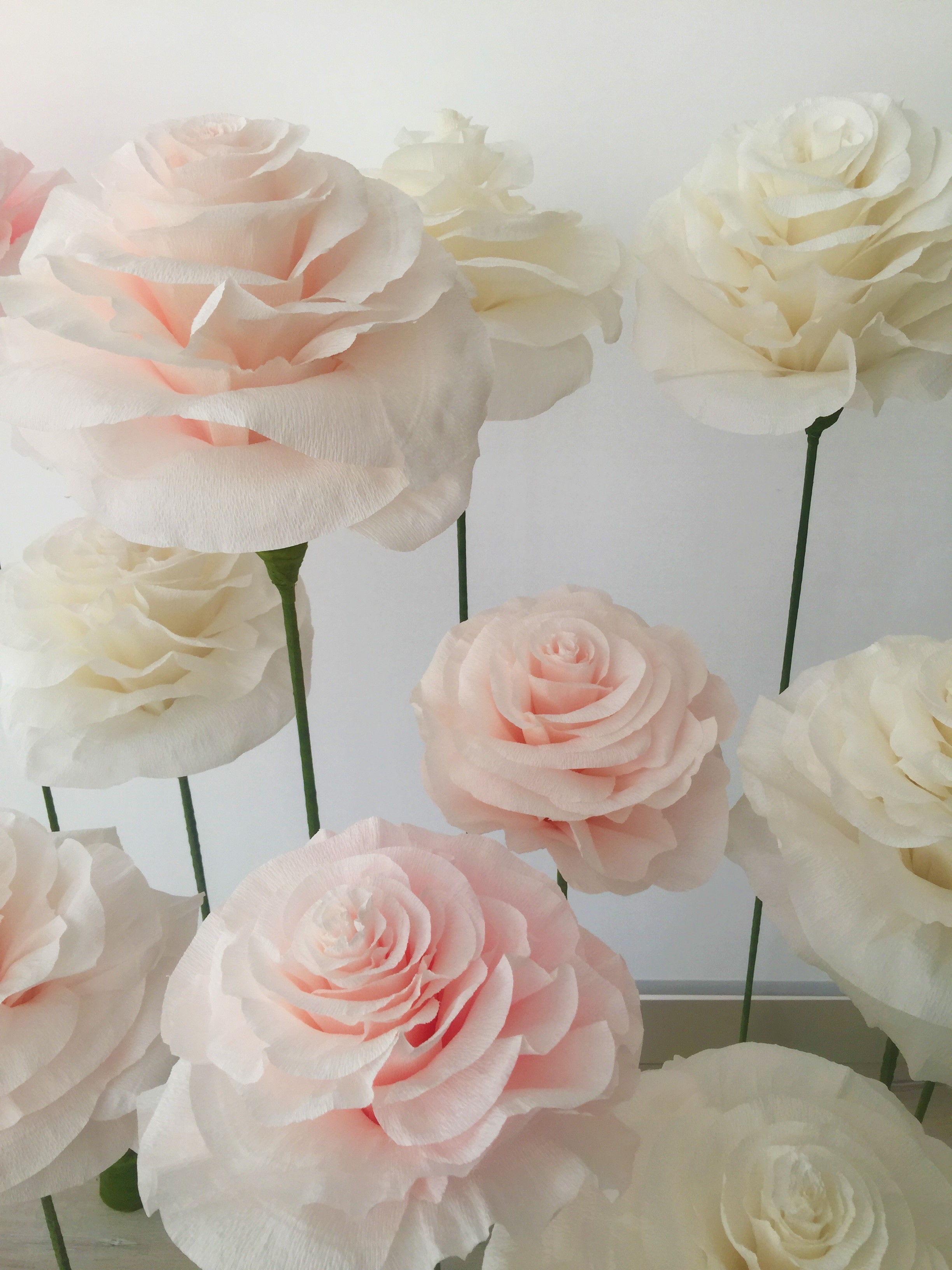 Paper flowers: the latest trend in Wedding decoration.